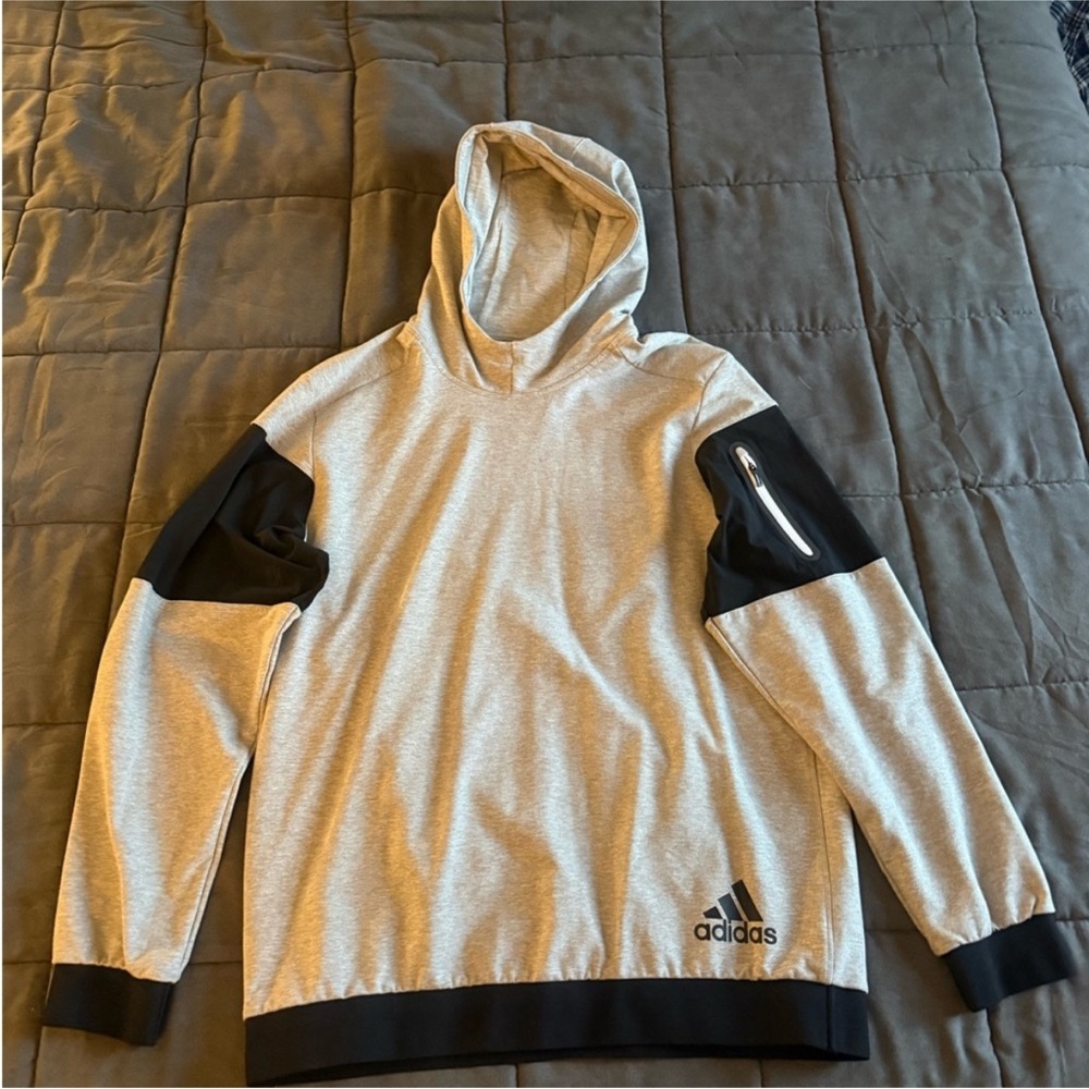 Adidas Gray Climalite Hoodie With Modern Skull ๐ On The Back NWOT - Picture 7 of 8